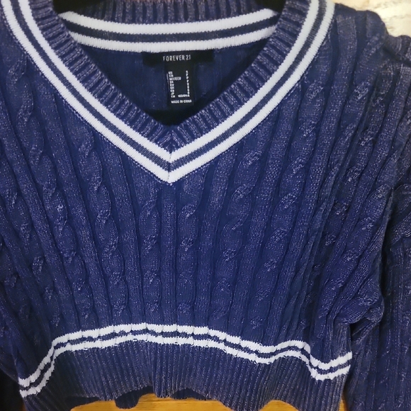 Forever 21 Blue V-Neck Cropped Cableknit Preppy Sweater - Picture 3 of 5